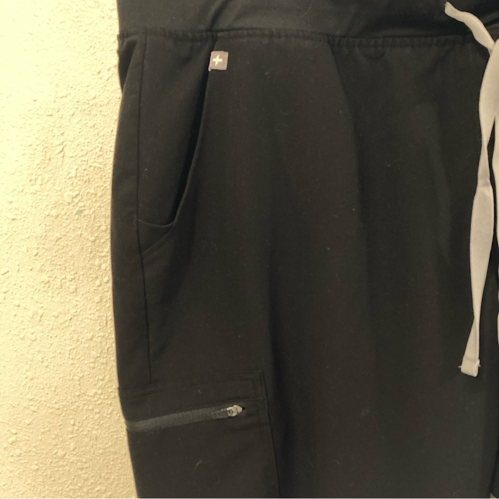 Figs Black Jogger Scrub Pants - Picture 4 of 16